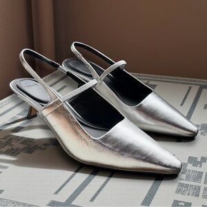 🎉SALE Vince Venice Metallic Slingback Pump Kitten Heel Silver Shoes